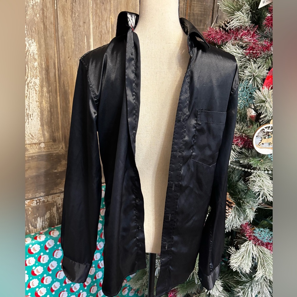 Dibangu silky top men’s Small Black button down collar